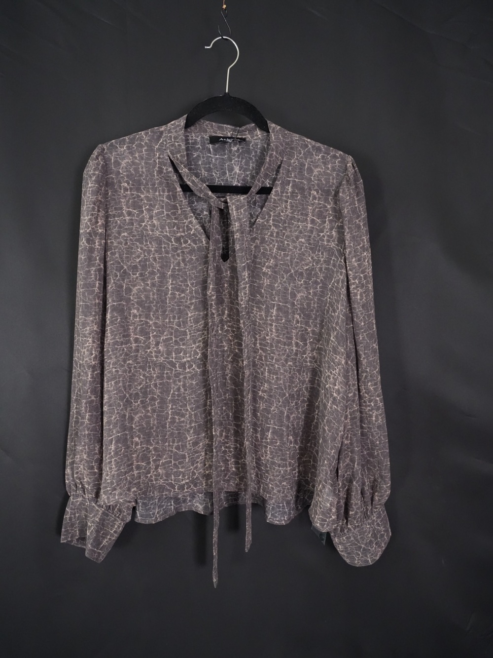 Aakaa Cracked-Print Tie-Neck Blouse in Gray